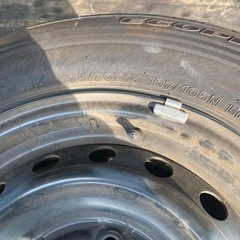 ハイエース タイヤの画像