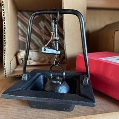 足の上には落としたくないな南部鉄器 囲炉裏 灰皿 6点セットの画像