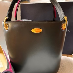 銀座かねまつ　グレーとピンクのバッグ