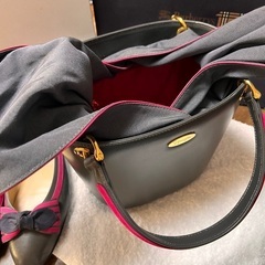 銀座かねまつ　グレーとピンクのバッグの画像