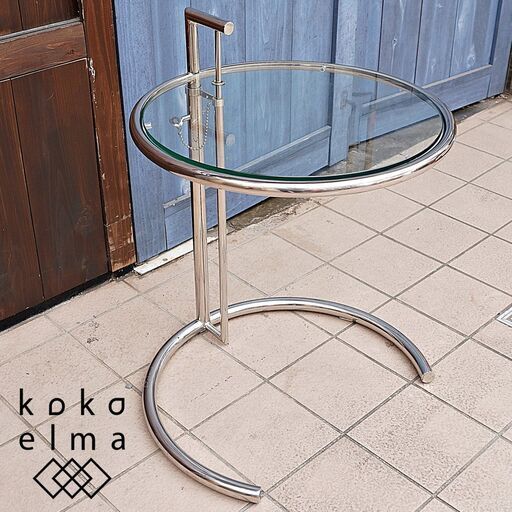 Eileen Gray(アイリーン・グレイ)デザインのアジャスタブルテーブル E1027 です！ミッドセンチュリーモダンを代表する高さ調整可能なサイドテーブルはソファサイドや寝室などに♪DB423