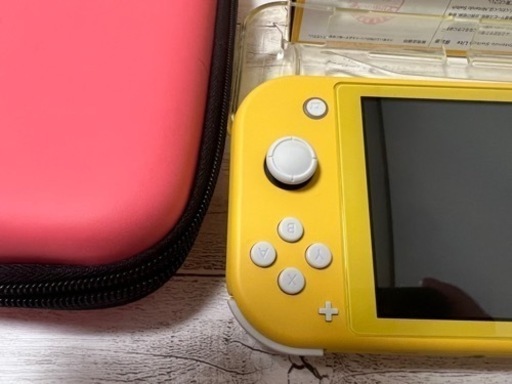 Nintendo switch light イエロー