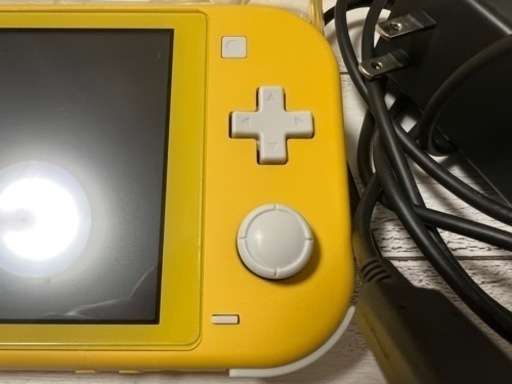 Nintendo switch light イエロー