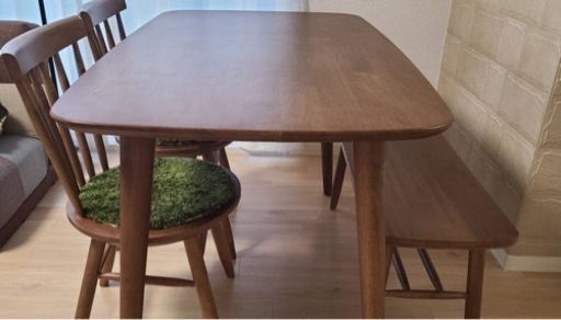 ニトリ　ダイニング4セット(机・椅子2・ベンチ)