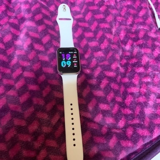 スマートウォッチ　白ベルト