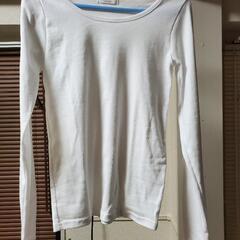 ラウンドネック長袖Tシャツ