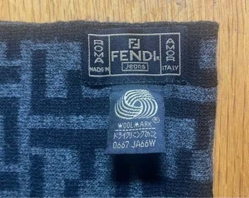 FENDIマフラー