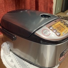 象印5.5合炊き炊飯器の画像