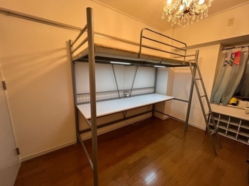 ロフトベッド　デスク付き、コンセント、後付LEDライト付き