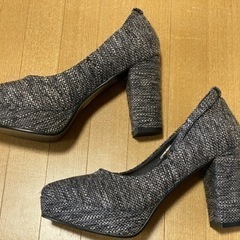ストラップ付き　パンプス　ヒール　①の画像