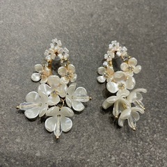 ウェディング　ピアス　人工パールの画像