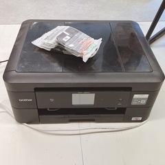 モニター5台、プリンター1台、スピーカー1セット