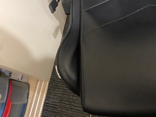 [定価30,000以上]パソコンデスクとゲーミングチェア