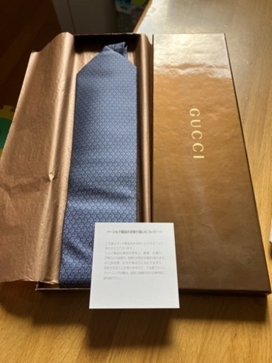 未使用　GUCCIネクタイ　箱付き
