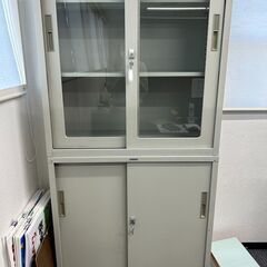 【引き取りに来てくれる方限定】オフィス用キャビネット・棚　上下セ...