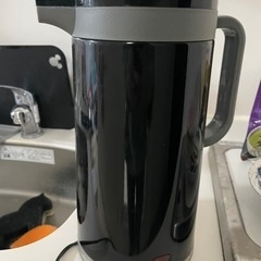 電気ポット　湯沸かし器の画像