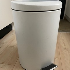 ゴミ箱の画像