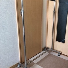 ハンガーラックの画像