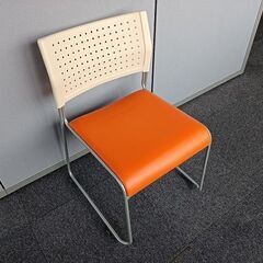 アイリスチトセ　ASL-110　オレンジビニール張り　スタック椅...