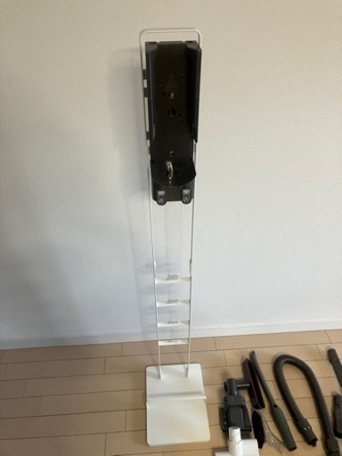 【動作確認済】掃除機 ダイソンDyson V6 スタンド、多数アタッチメント付き