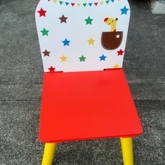 子供が使っていたテーブルと椅子です。