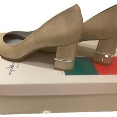 《美品》銀座かねまつ KANEMATSU 22.5cm クロコダイル　白パンプスの画像