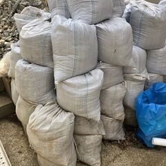 残土　庭土　差しあげます。　土嚢袋入り　無料