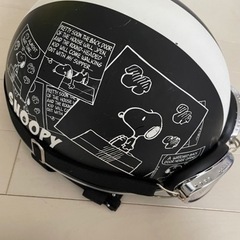 スヌーピーヘルメットの画像