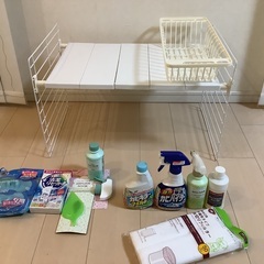 洗面台シンク下　　伸縮タイプ棚使用感あり　洗剤など　（左側新品　...