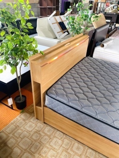 減安‼️ニトリダッブルベッド＋マットレス付き✅美品幅140cm♨️「大阪、神戸、京都、岡山配達設置可能」姫路市配達設置無料???