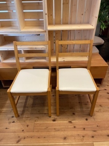 シンプルなデザインのコンパクトダイニングチェア２脚セットjtse