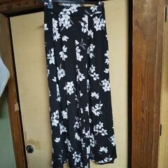 花柄ガウチョ風パンツ