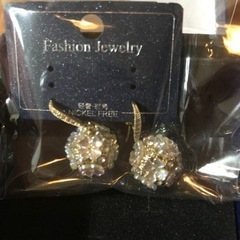 ピアス