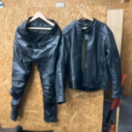 レザージャケット　レザーパンツ