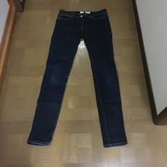 ユニクロ　スキニーフィットジーンズ　美品　ウエストサイズ63.5cm