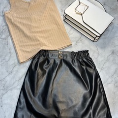 ショルダーネック　レザースカート　セットの画像