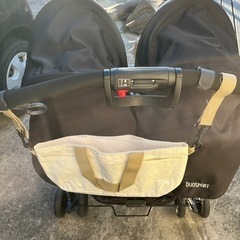 双子ベビーカーの画像