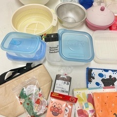 キッチン小物セット　ザルボウル　ボトル　タッパー等の画像