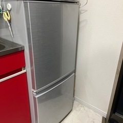 冷蔵庫SHARP 137Lの画像