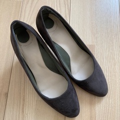 パンプス　ブラウン色