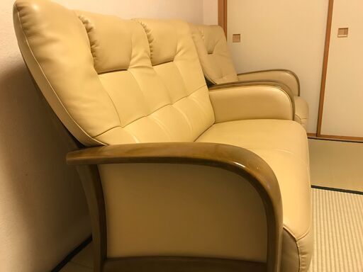 カリモク　革張りソファ　2点セット（2人掛け、1人掛け）