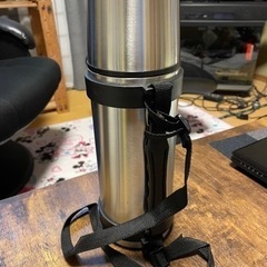 【800→400に値下げしました】ステンレス魔法瓶（ハンドル付）...