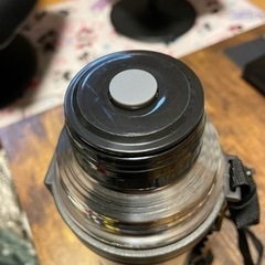 【800→400に値下げしました】ステンレス魔法瓶（ハンドル付）未使用品　1リットル　真空二重構造の画像