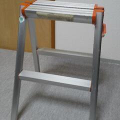 二段の脚立