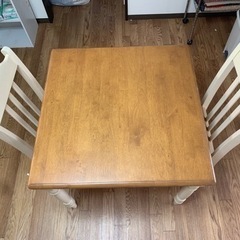 【急募】2人用ダイニングテーブル　　椅子付きの画像