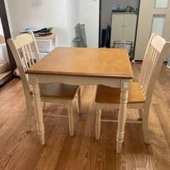 【急募】2人用ダイニングテーブル　　椅子付きの画像