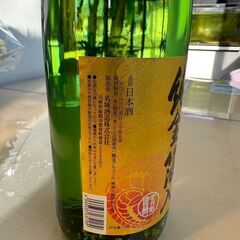 名城酒造 官兵衛純金箔入　1.8Ｌ瓶（化粧箱入）清酒 日本酒の画像