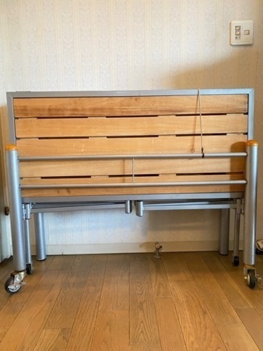 パイプ折りたたみ式ベッド