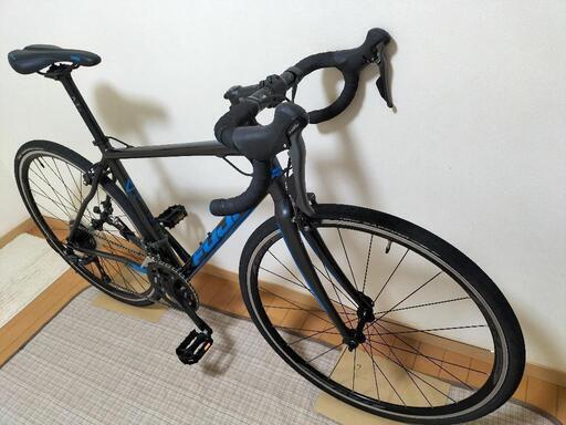 程度良好 おまけ多数あり FUJI ロードバイク 2021年購入 サイズ52 入門最適 SHIMANO CLARIS フジ 使用頻度少 シマノ クラリス OVAL 縦置きスタンド 空気入れ 予備ホイール キックスタンド