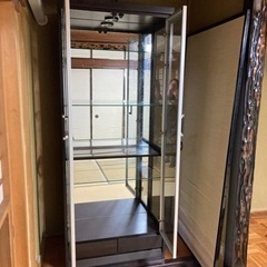 ガラス製飾り棚